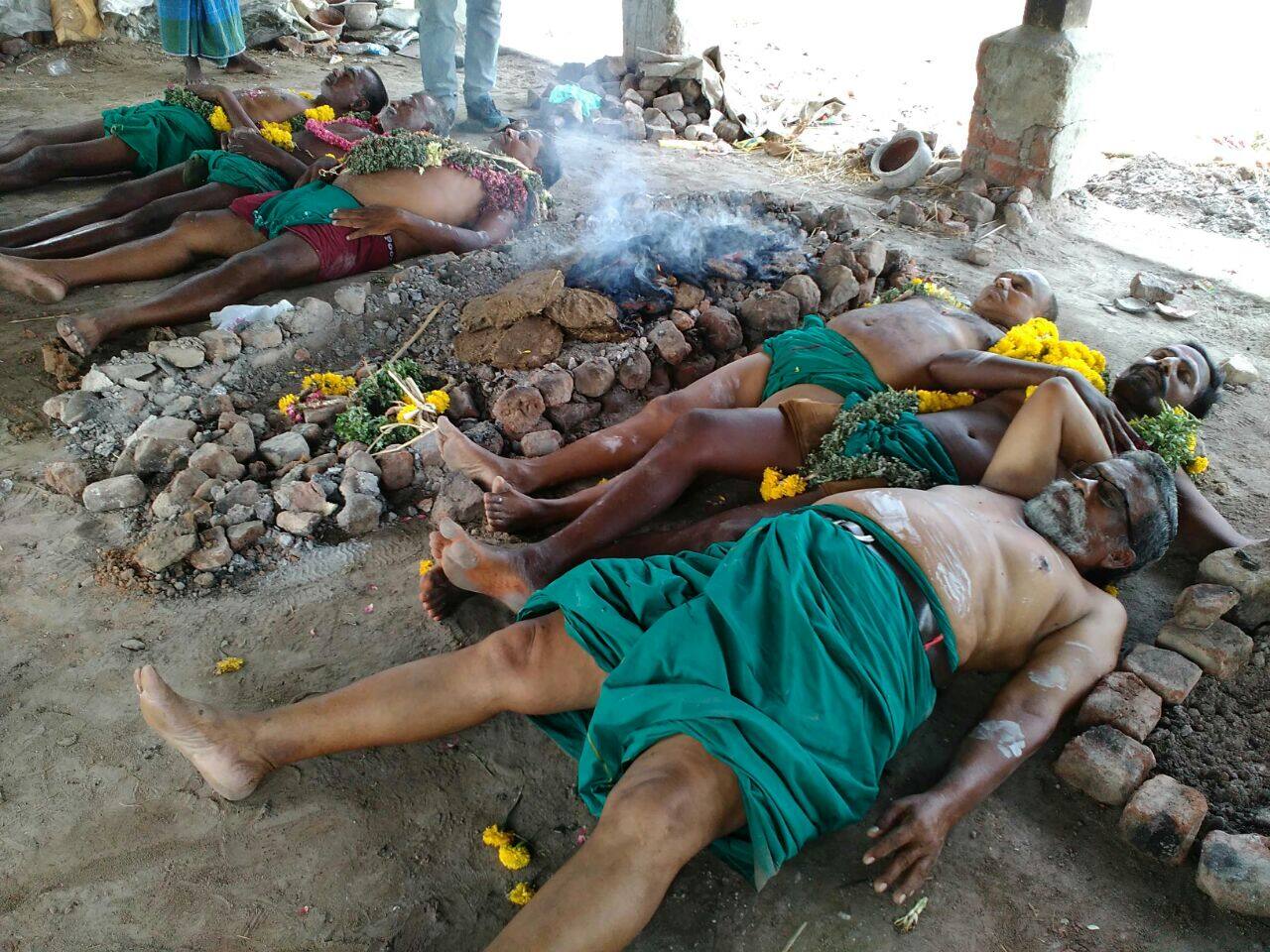 Ayyakannu sleeps next to the dead bodies for Cauvery water, will his pleas be heard?