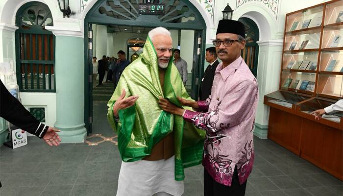 PM Modi  Visits Mosque in Singapore