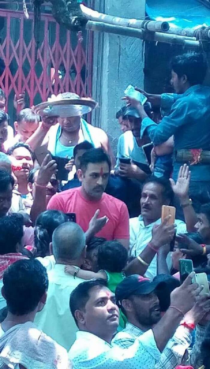 MS Dhoni visits the Durga temple at Deori after winning the IPL with CSK