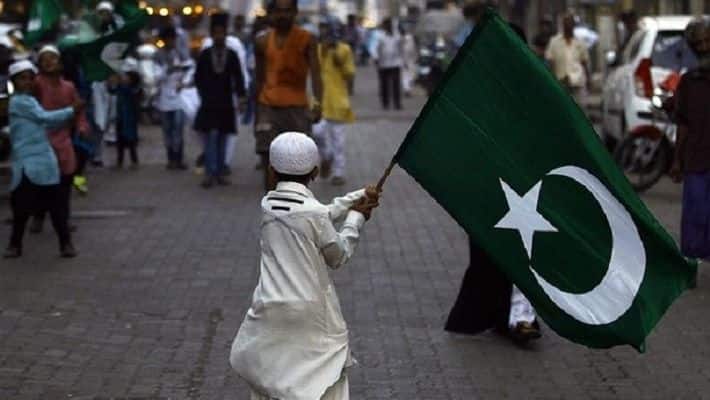 Shia'hs want ban on unfurling of Islamic flags in India: SC seeks Centre's response