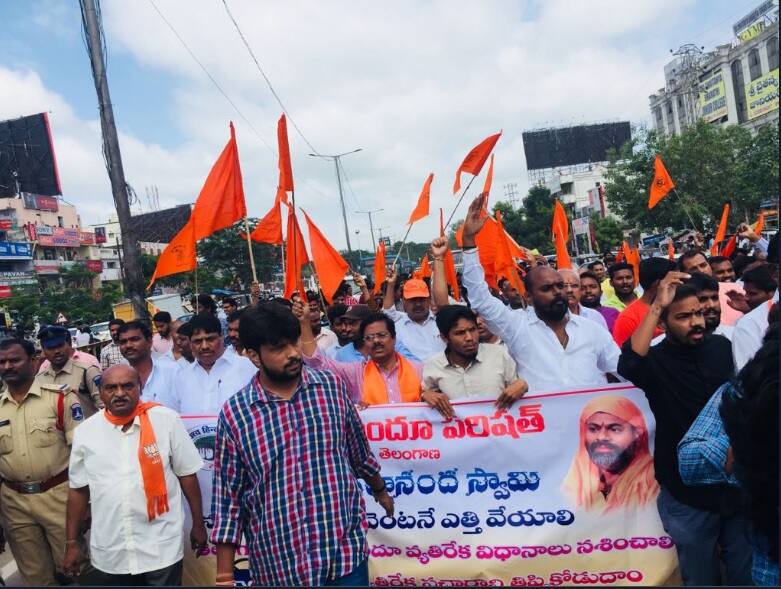 VHP, Bajrang Dal block Hyderabad's roads to protest Hindu seer's externment