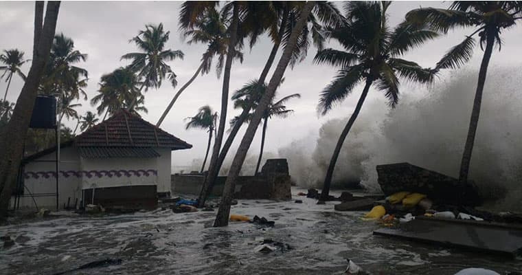Kerala Red alert Idukki Thrissur Palakkad districts heavy rainfall landslide