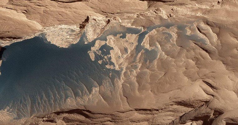Mars Express orbiter discovers massive underground lake of liquid water