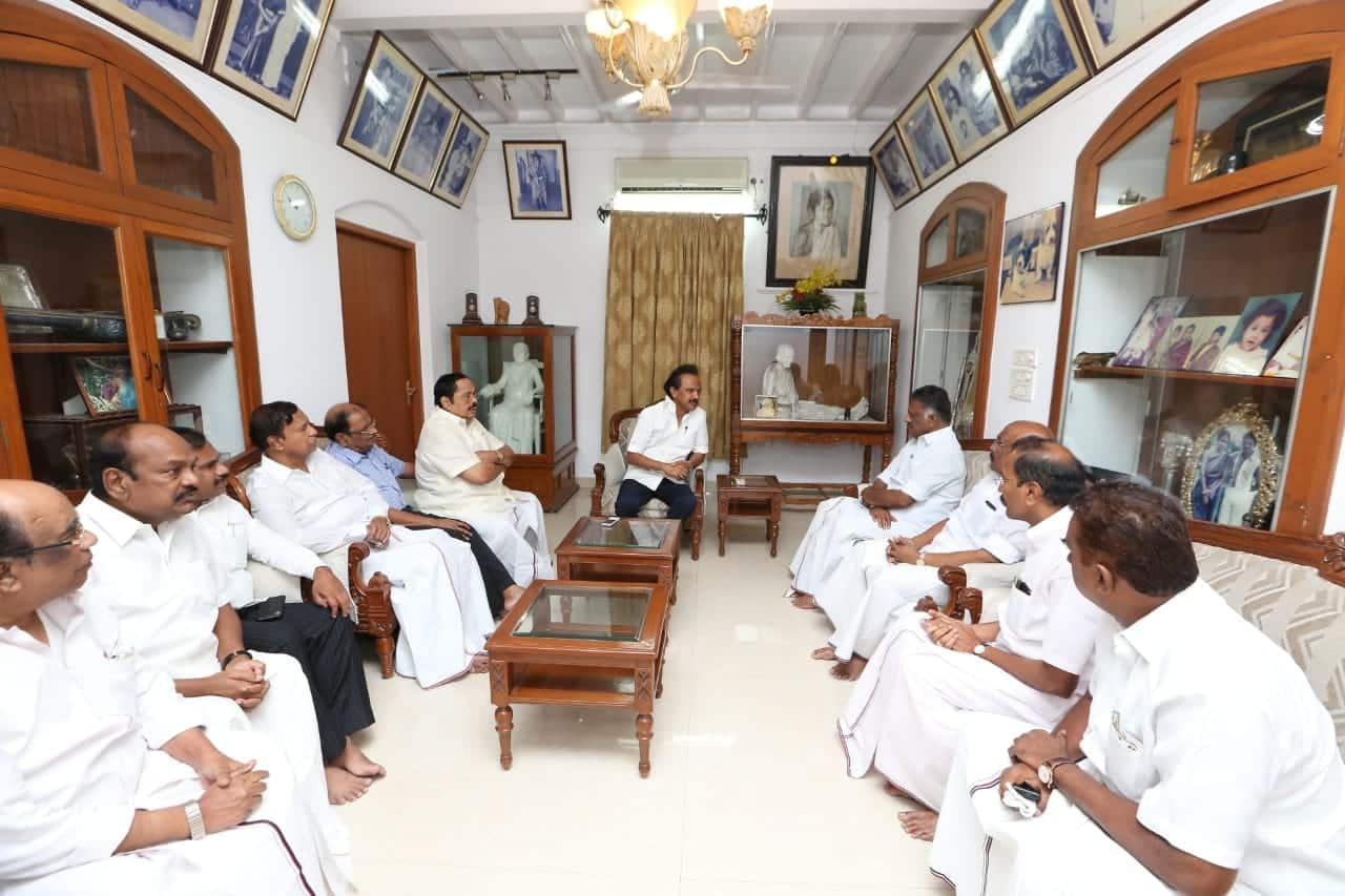 Karunanidhi's Health Suffers 'Decline', Tamil Nadu Ministers and Kamal Haasan Pay Visit