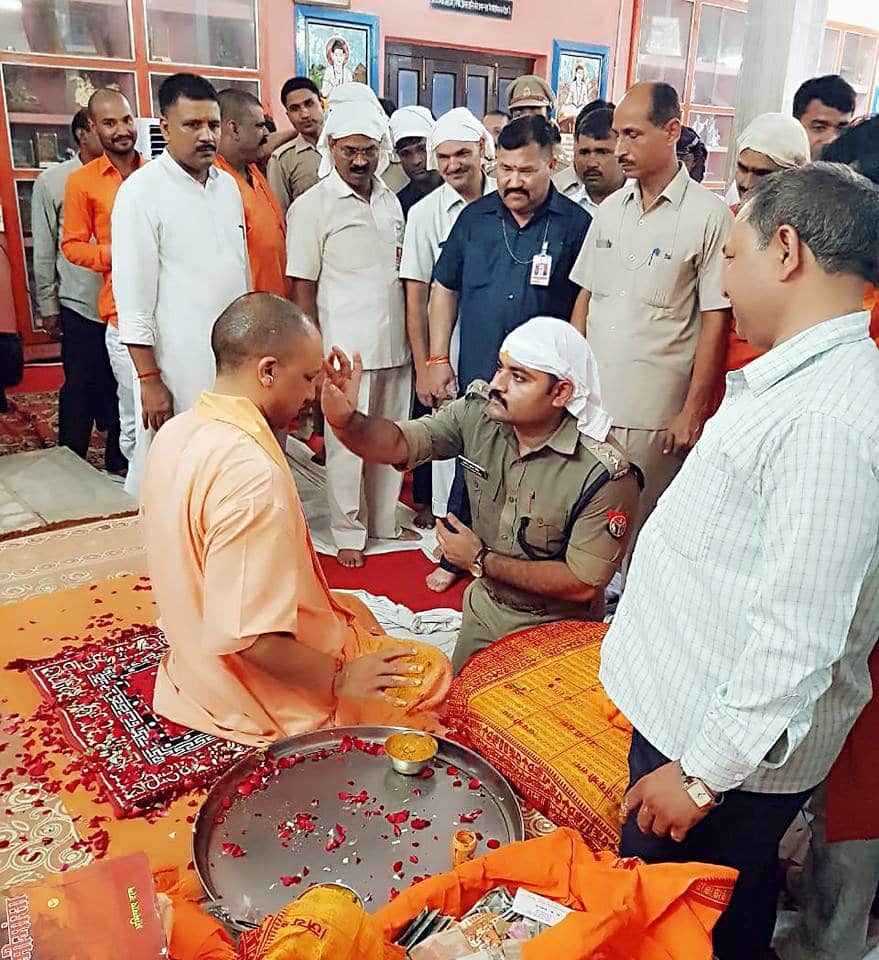 Cop Kneels, Folds Hands Before Yogi Adityanath READ IN