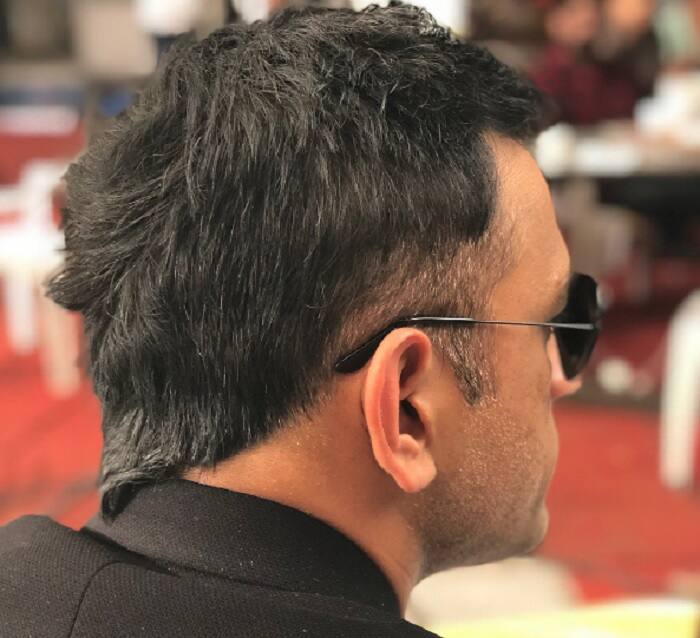 MS Dhoni is winning over the internet with his new 'V Hawk' Hairstyle