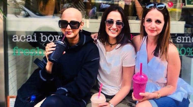 Sonali Bendre says 'Bald Is Beautiful'; poses with Sussanne Khan and Gayatri Joshi!