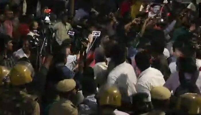 DMK workers protest outside Kauvery hospital after Tamil Nadu Govt denied land for Karunanidhi memorial at Marina beach