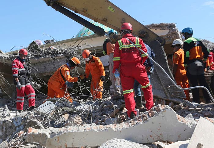 Indonesia earthquake Death toll rises 131, aid effort intensifies