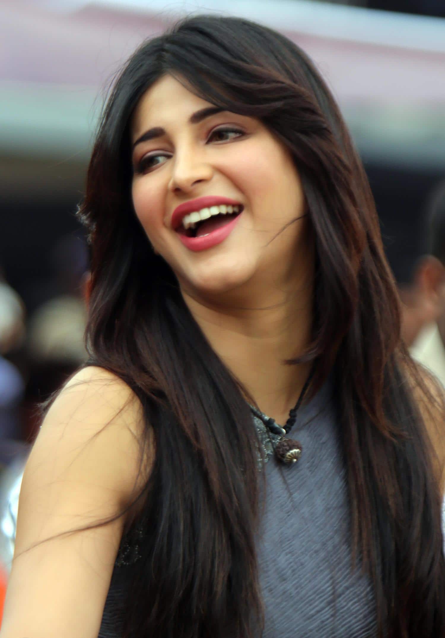 Followers are angry against shruti hassan activites