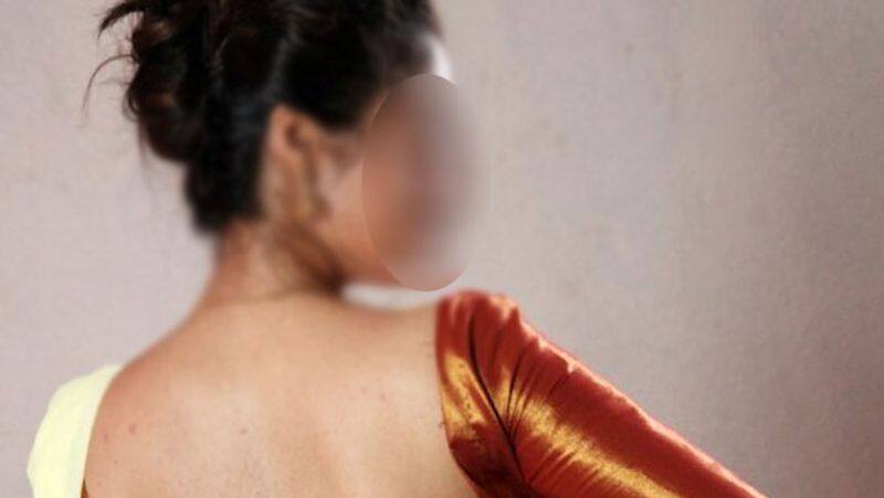 leading tamil Actress Gossips with married hero