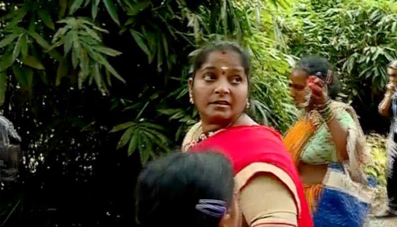 andhra woman madhvi forced to abondon trek to sabarimala