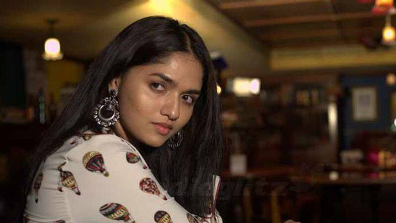 Famous actress Sunaina 4 years rape