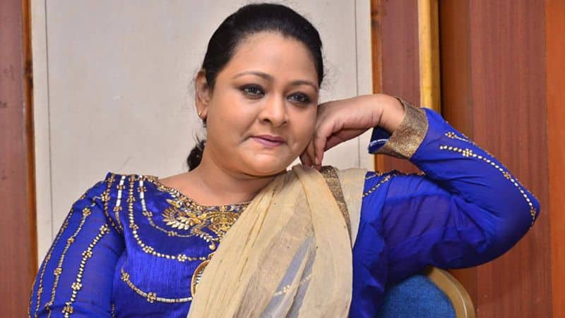 actress shakeela shocking comments on tollywood heroes