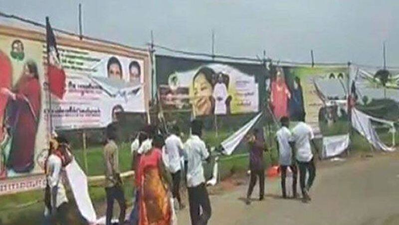 AIADMK banner tore on thevar jayanthi...Case files against TTV Dinakaran