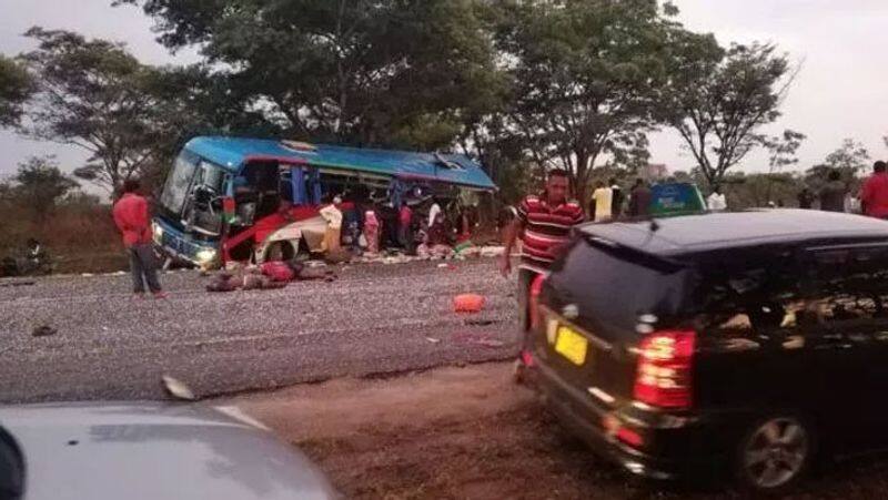 Zimbabwe bus accident...47 people kills