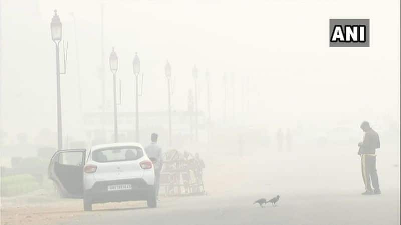 A day after Diwali, Delhi-NCR covered in thick smog, PM 2.5 level touches 999  anand vihar air quality index