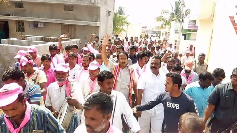 250 members joined in trs presence minister laxma reddy