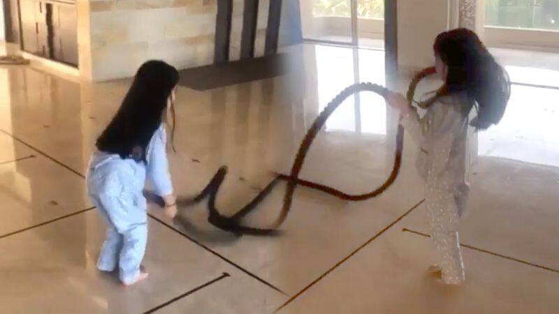akshay kumar share his daughter's cute workout video