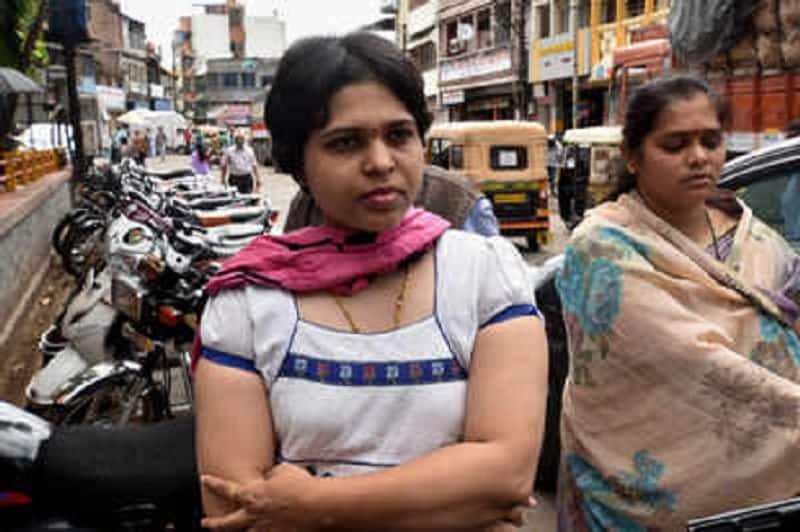feminist thirupthi desai will go to sabarimalai on 17th