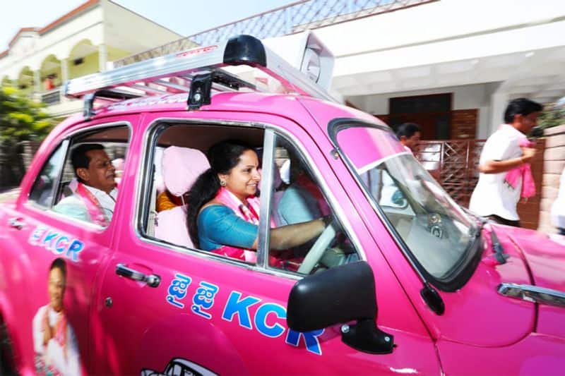 nizamabad mp kavitha drive election campaign vehicle for ganesh gupta