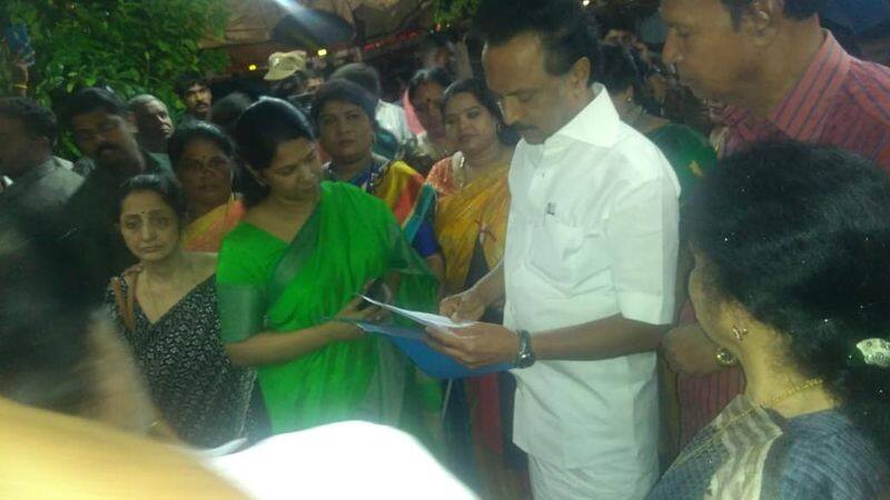 stalin and kanimozhi sent things to affected people