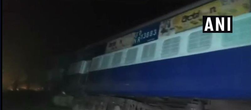 uttar pradesh moradabad train derail