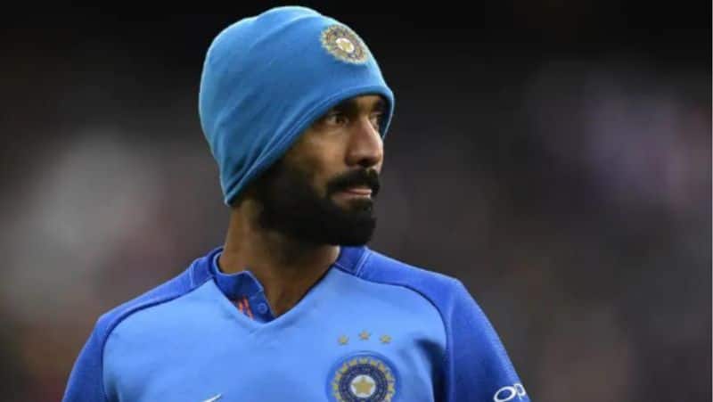 dinesh karthik should be in world cup squad said simon katich
