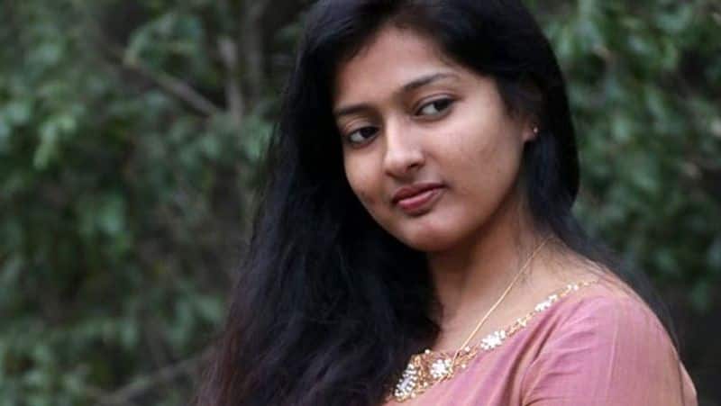 Actress Gauythiri Rahuram escape from the politics