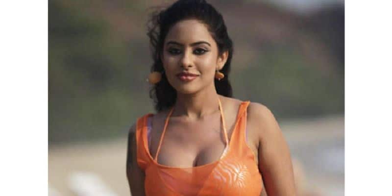 hindi actress complaint director