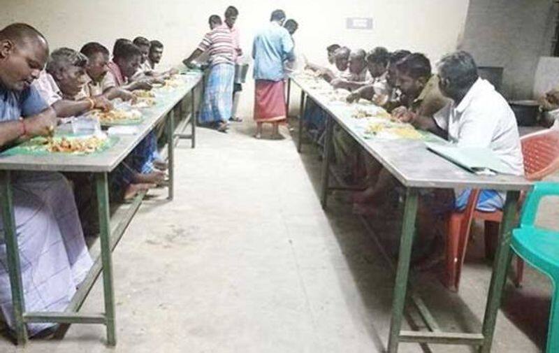 gaja affected people served briyani to the eb employees