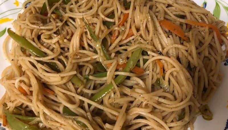 how to prepare veg hakka noodles