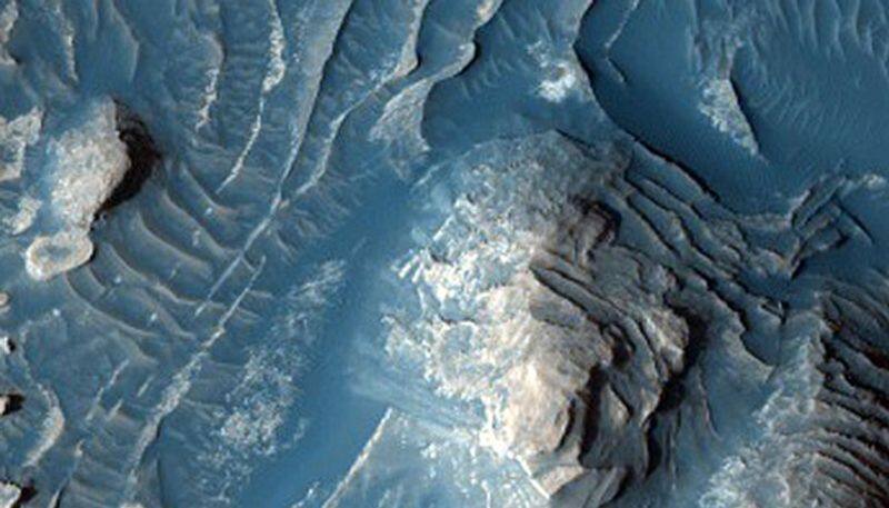 NASA just released 2540 stunning new photos of Mars