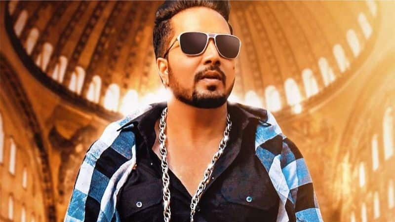 Pakistan sending terrorists in india, mika singh the hearts of Pakistanis are flowing