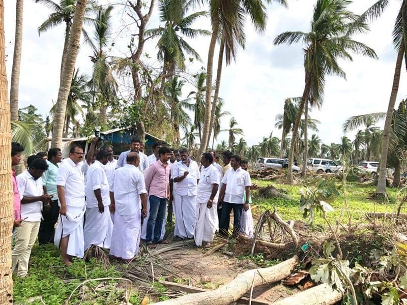 udayanidhi stalin and anbil magesh went together to meet gaja affected people