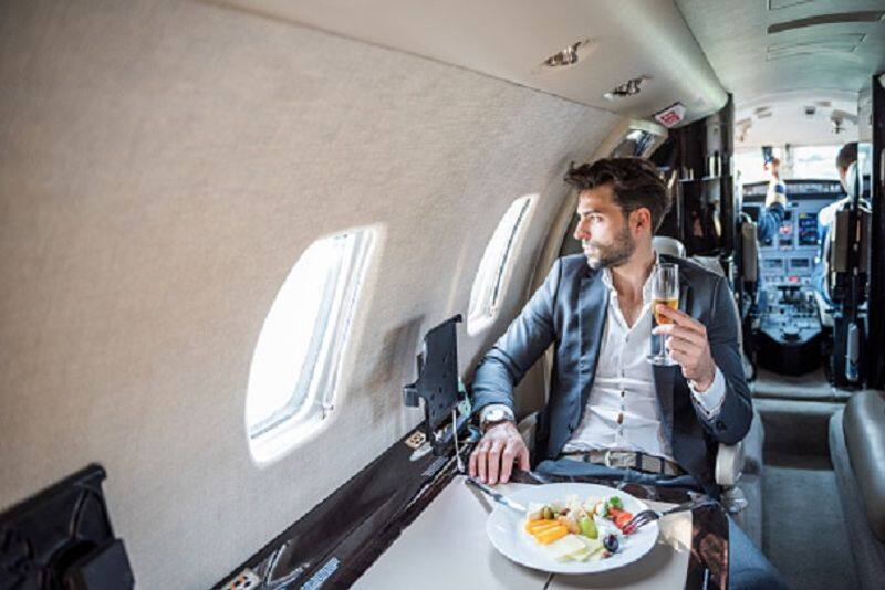 Foods to avoid while travelling in flight