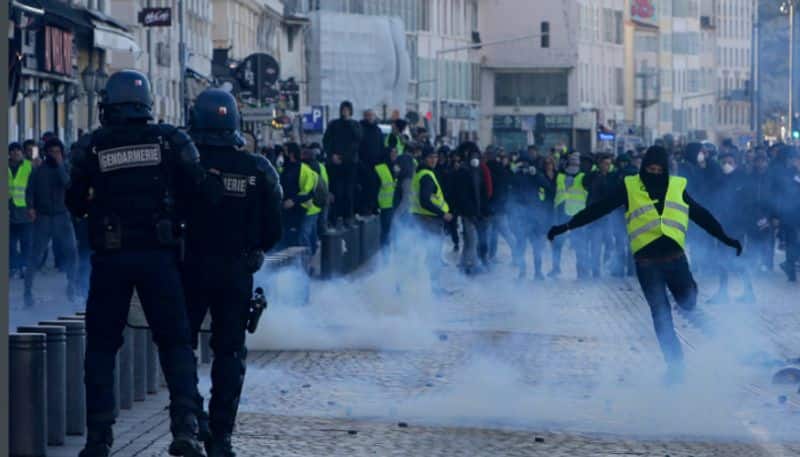 Who are France yellow vest protesters what do they want Macon fuel price
