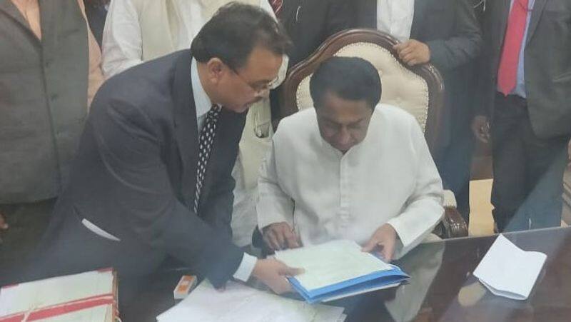 Madhya Pradesh Chief Minister Kamal Nath signs on the files for farm loan waiver