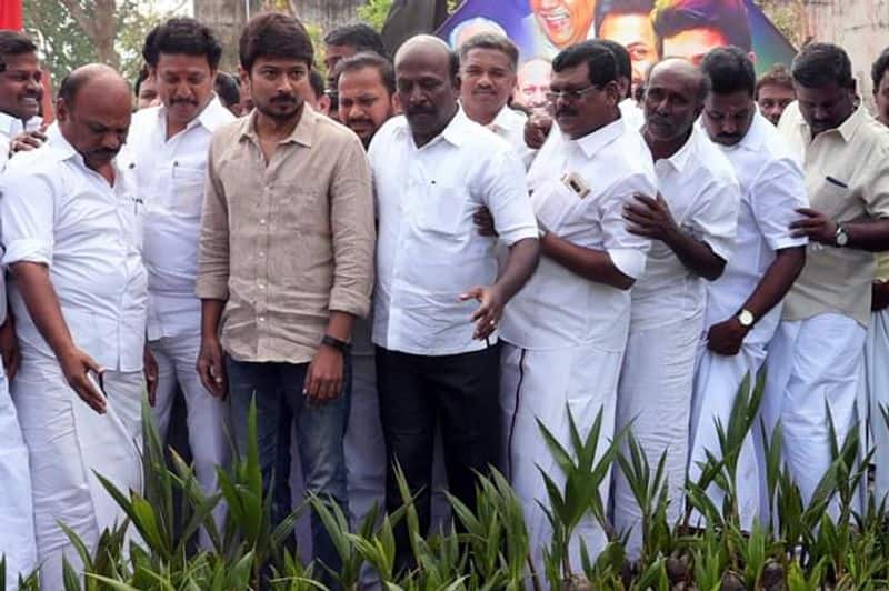 udayanidhi stalin gave coconut tree to gaja  affected people