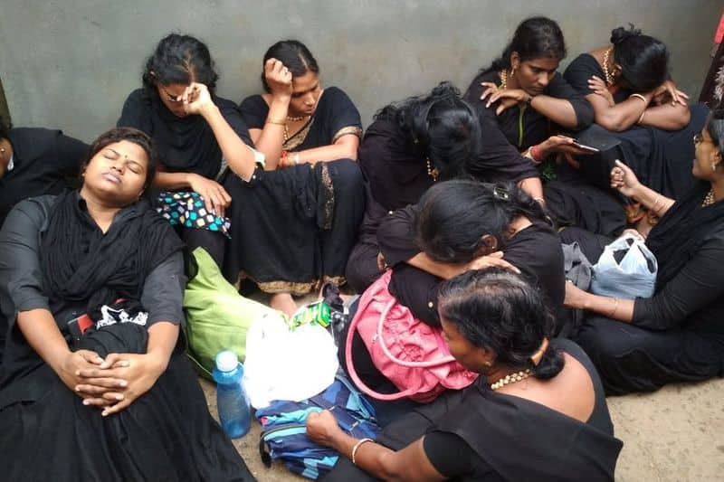 2 Women Blocked By Protestors 1 Km From Sabarimala Temple In Kerala