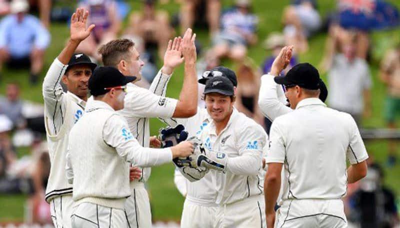 Sri Lanka collapsed in Christchurch and Trent Boult pick six wickets