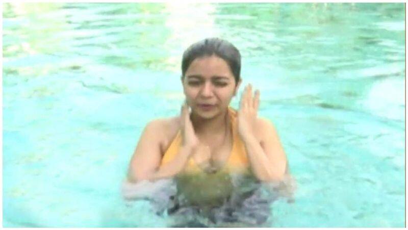 actress swathi in swimming dress