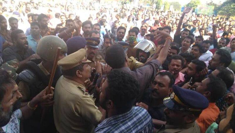 video of tamil nadu cop daring protesters to attack bus during kerala hartal goes viral