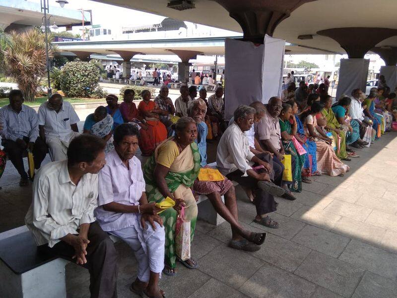 free bus pass given to senior citizens in koyambedu