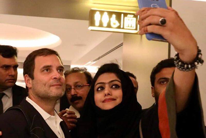 hasin abdullah selfie with rahul gandhi