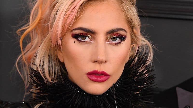 Lady Gaga apologises for working with R Kelly