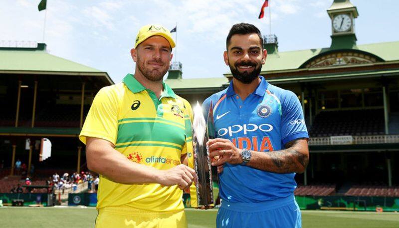 Aussies lost first wicket in sydney ODI vs India
