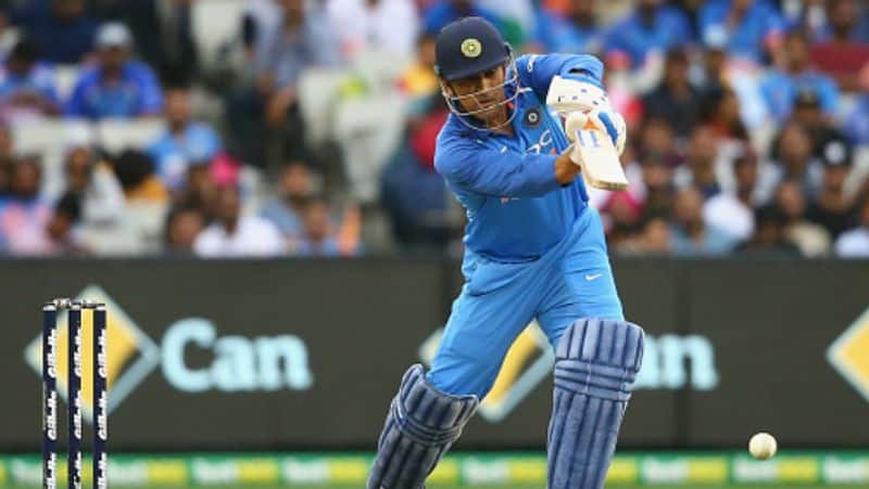dhoni once again proved bengaluru chinnaswamy stadium is his castle
