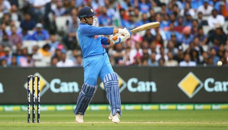 ganguly admired kohli for keeping patience in dhoni matter