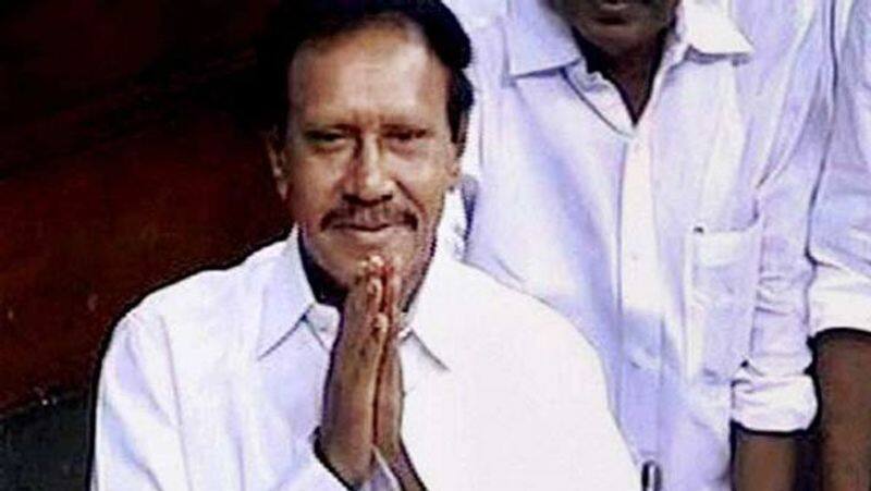 Karur Citizens to pull up the deputy chase for thambidurai
